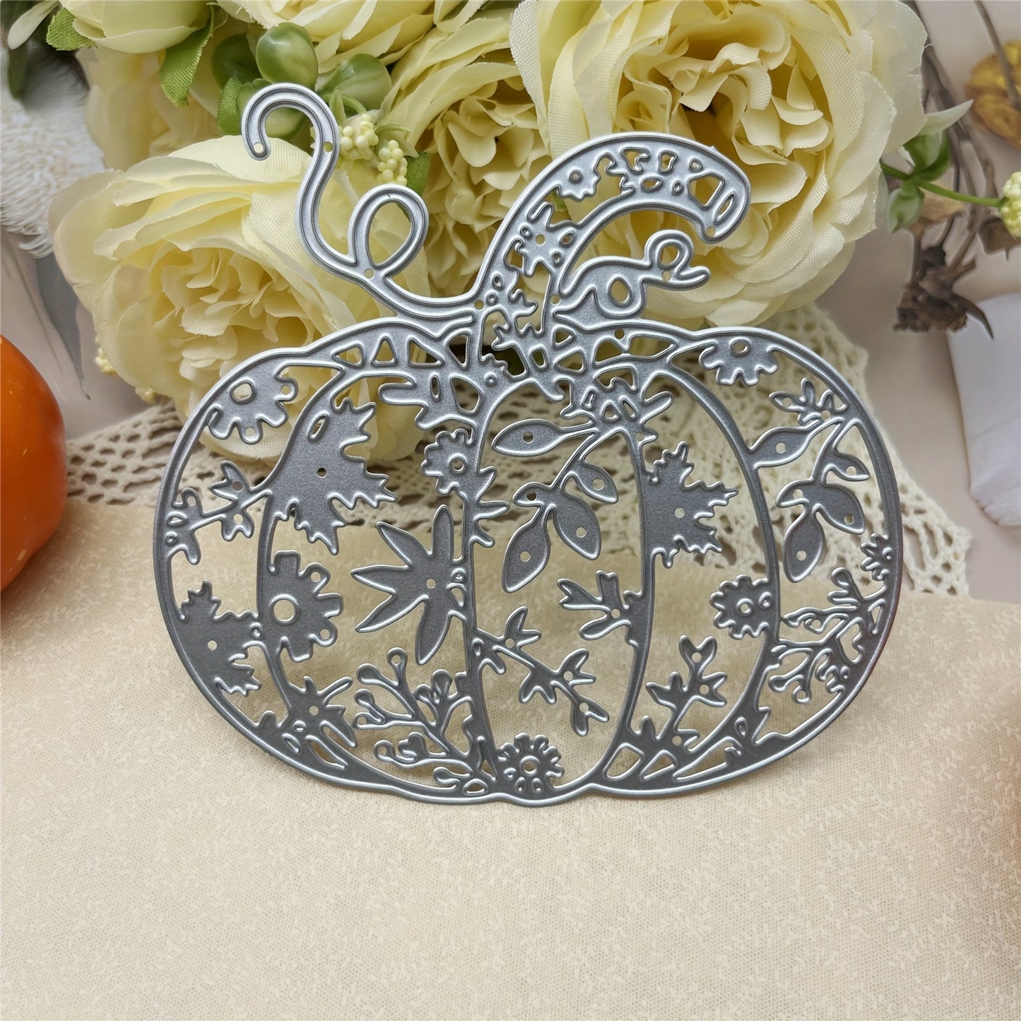 1pc Creative Fall Harvest Pumpkins Metal Cutting Dies, Cut Dies for Card Making for Scrapbooking Paper Decoration Journal Card Greeting card Wedding Craft Decor Stencils DIY Scrapbooking Cards Decorative Embossing Paper Dies